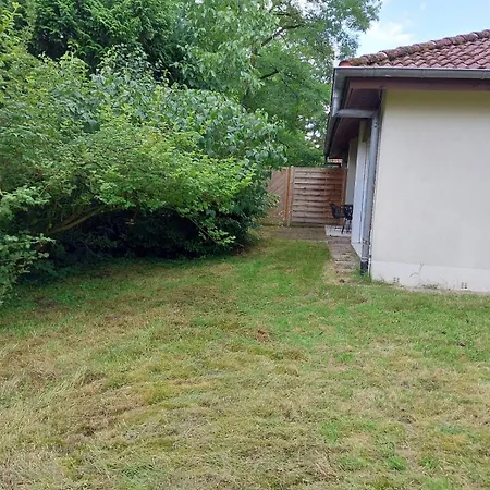 Ihr Mit Lage, Stil & Garten Semesterbostad *